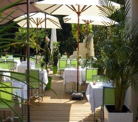Logis Hotels - Le Pont Bernet - Hotel 2 Etoiles Et Restaurant Ле-Пьян-Медок Экстерьер фото