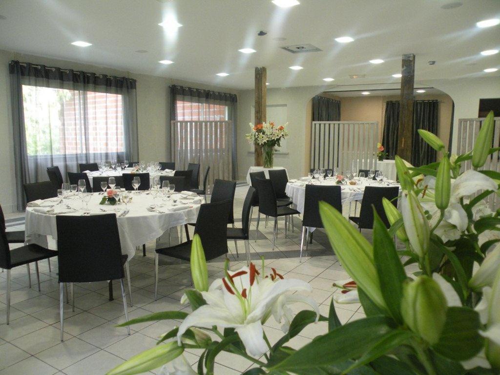 Logis Hotels - Le Pont Bernet - Hotel 2 Etoiles Et Restaurant Ле-Пьян-Медок Экстерьер фото
