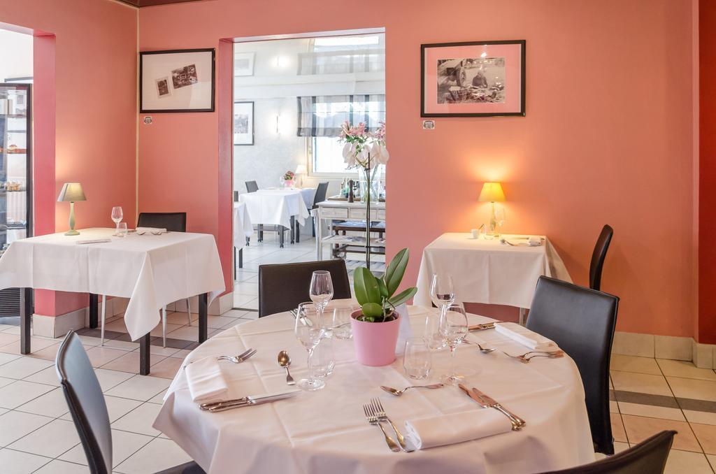 Logis Hotels - Le Pont Bernet - Hotel 2 Etoiles Et Restaurant Ле-Пьян-Медок Экстерьер фото