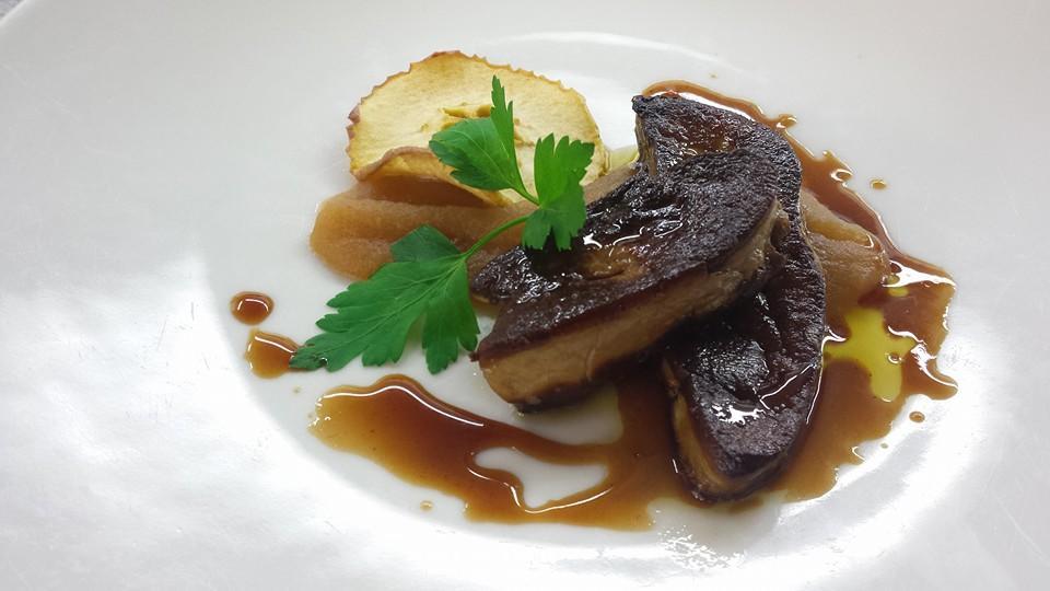 Logis Hotels - Le Pont Bernet - Hotel 2 Etoiles Et Restaurant Ле-Пьян-Медок Экстерьер фото