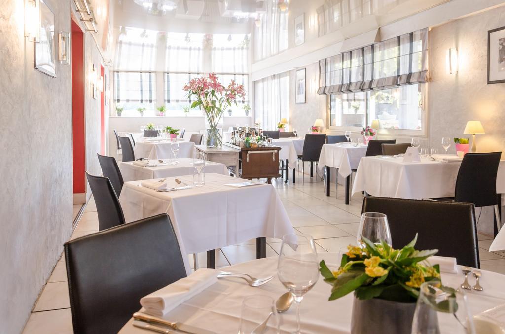 Logis Hotels - Le Pont Bernet - Hotel 2 Etoiles Et Restaurant Ле-Пьян-Медок Экстерьер фото