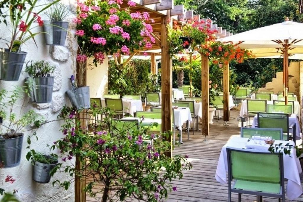 Logis Hotels - Le Pont Bernet - Hotel 2 Etoiles Et Restaurant Ле-Пьян-Медок Экстерьер фото
