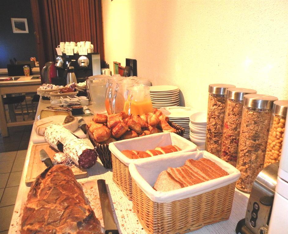 Logis Hotels - Le Pont Bernet - Hotel 2 Etoiles Et Restaurant Ле-Пьян-Медок Экстерьер фото