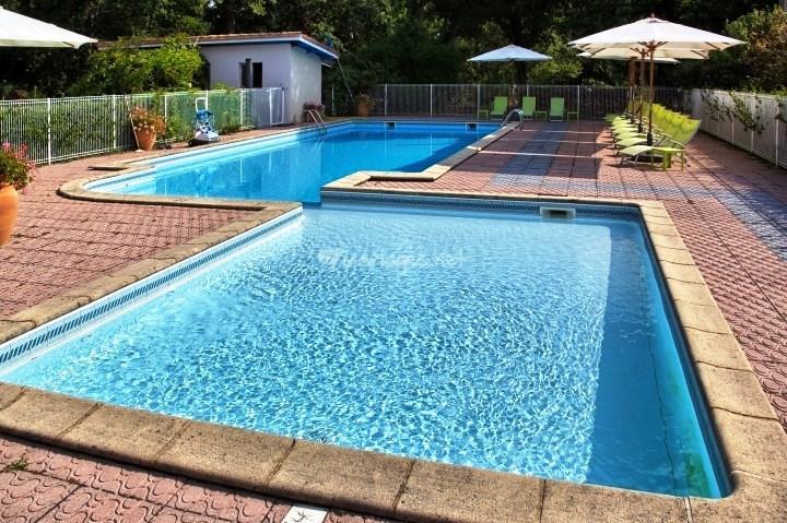 Logis Hotels - Le Pont Bernet - Hotel 2 Etoiles Et Restaurant Ле-Пьян-Медок Экстерьер фото